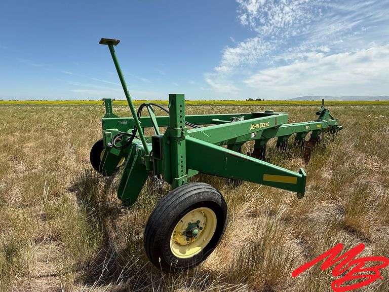 John Deere 995 7-Bottom Switch Plow