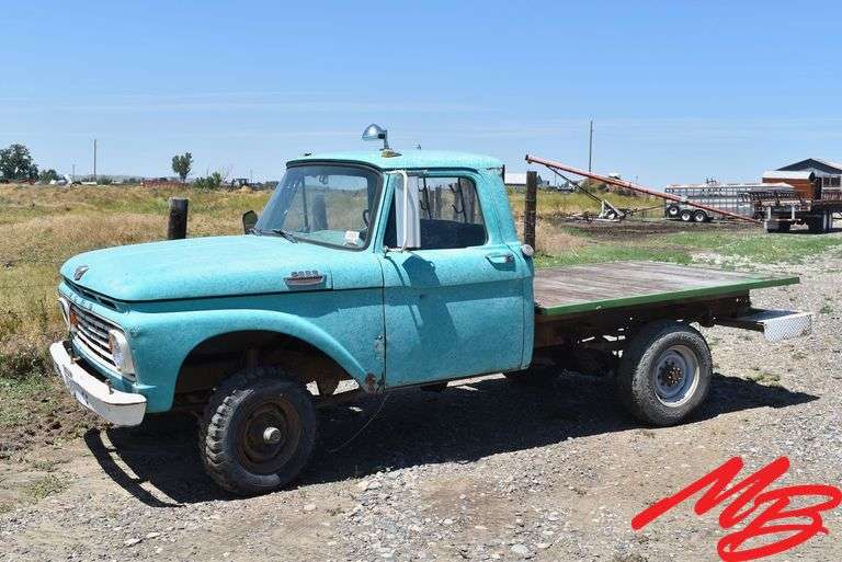 Ford  F260  Reg Cab 4x4 Flatbed Pickup