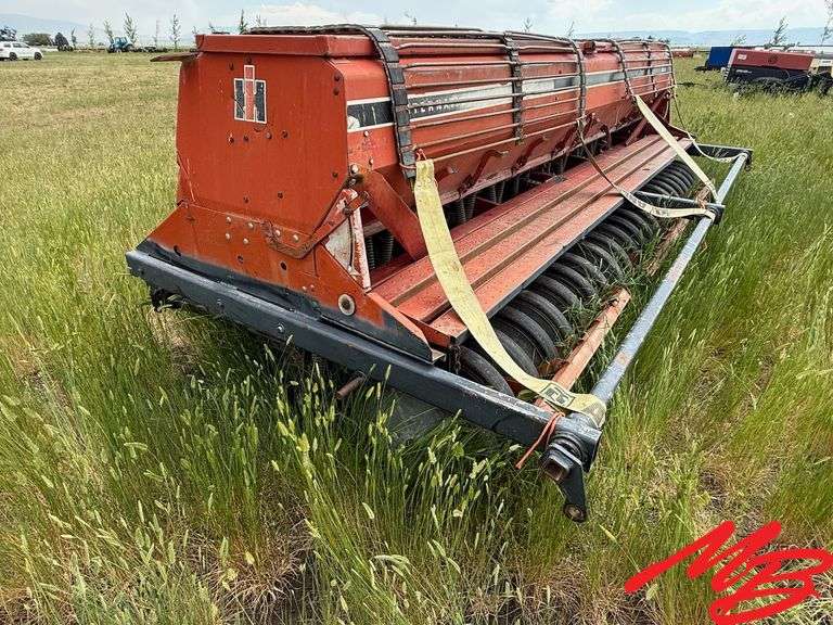 14' IH 6200 Press Drill
