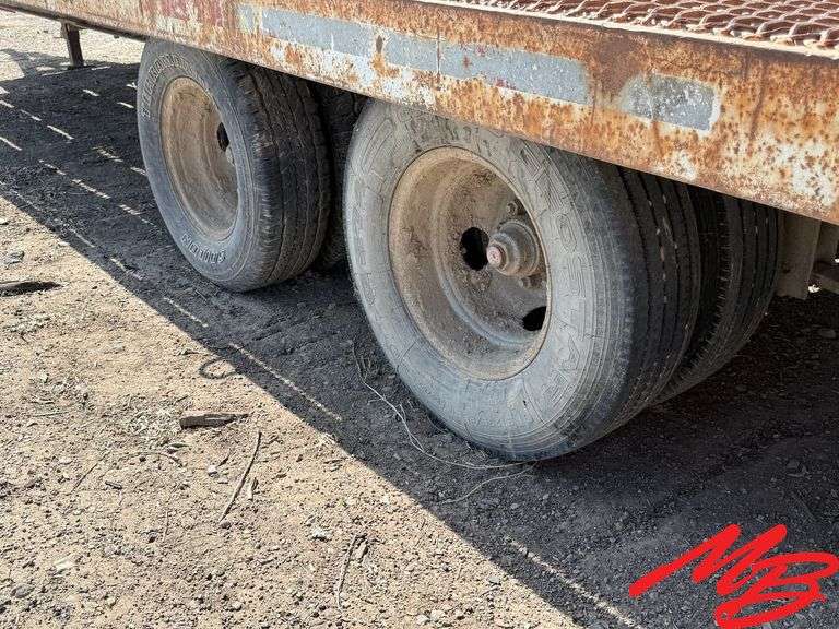 1987 Walton 27' Gooseneck Flatbed Tilt Trailer