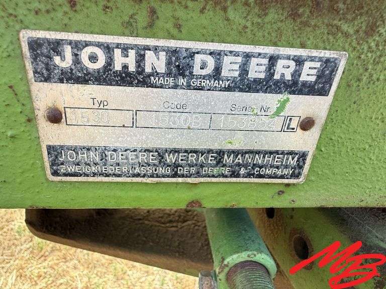 John Deere 1530 Utility Tractor