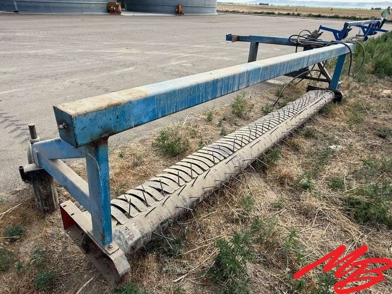 R & S Hay & Bean Fluffer *Needs repairs