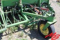 (2)  John Deere  Hoe Drills w/Tow Together Bar   8'