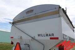 Willmar Super 800 Fertilizer Spreader