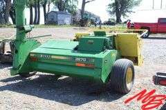 John Deere 3970 Chopper w/ 3 Row Corn Head & Foliage Head