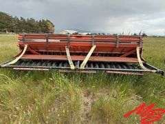 14' IH 6200 Press Drill