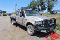 1999  Ford  F350 Super Duty XLT  Extended Cab 4X4 Flatbed Pickup