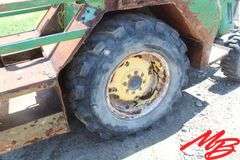 John Deere  4120 Tractor w/Steel Cage