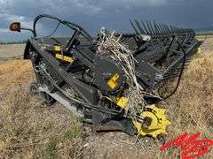 30' Massey Ferguson Draper Header w/Stud King Header Trailer