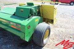 John Deere 3970 Chopper w/ 3 Row Corn Head & Foliage Head