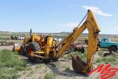 Case  580  BackHoe w/79" Front Bucket & 18" Backhoe Bucket