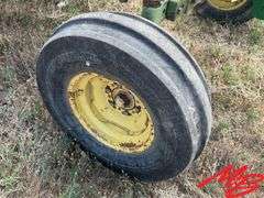 John Deere 1530 Utility Tractor