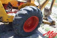 Case  580  BackHoe w/79" Front Bucket & 18" Backhoe Bucket