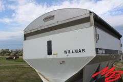 Willmar Super 800 Fertilizer Spreader