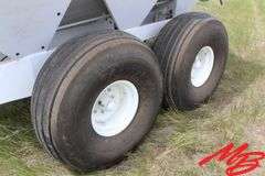 Willmar Super 800 Fertilizer Spreader