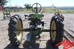 John Deere  H Tractor w/Narrow Front