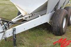 Willmar Super 800 Fertilizer Spreader