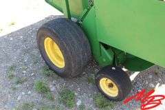 John Deere  535  Round Baler