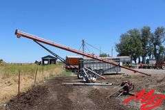 Brandt 50'x 7" Grain Auger w/Manual Mover