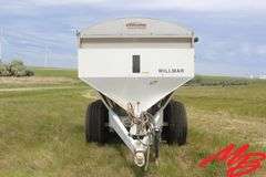 Willmar Super 800 Fertilizer Spreader