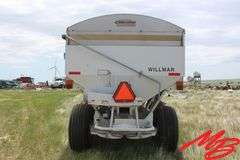 Willmar Super 800 Fertilizer Spreader
