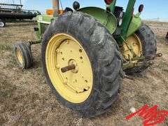 John Deere 1530 Utility Tractor