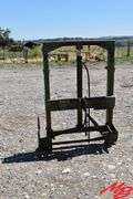 John Deere 3pt Hydr Single Mast Forks, 57" Forks