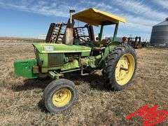 John Deere 1530 Utility Tractor