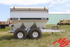 Willmar Super 800 Fertilizer Spreader