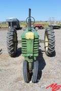 John Deere  H Tractor w/Narrow Front