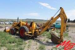 Case  580  BackHoe w/79" Front Bucket & 18" Backhoe Bucket