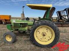 John Deere 1530 Utility Tractor