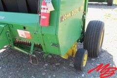 John Deere  535  Round Baler