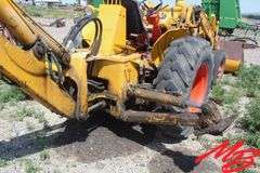 Case  580  BackHoe w/79" Front Bucket & 18" Backhoe Bucket
