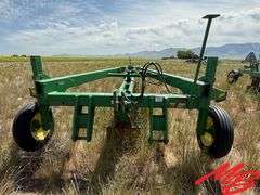 John Deere 995 7-Bottom Switch Plow
