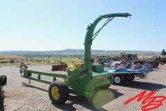 John Deere 3970 Chopper w/ 3 Row Corn Head & Foliage Head