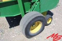 John Deere  535  Round Baler