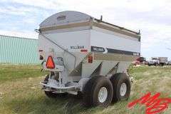 Willmar Super 800 Fertilizer Spreader
