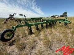 John Deere 995 7-Bottom Switch Plow
