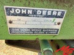 John Deere 1530 Utility Tractor
