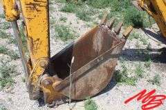 Case  580  BackHoe w/79" Front Bucket & 18" Backhoe Bucket