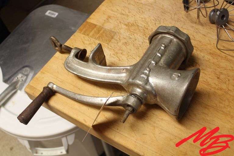 Table Mount Alpha Cast Iron Meat Mincer/Grinder