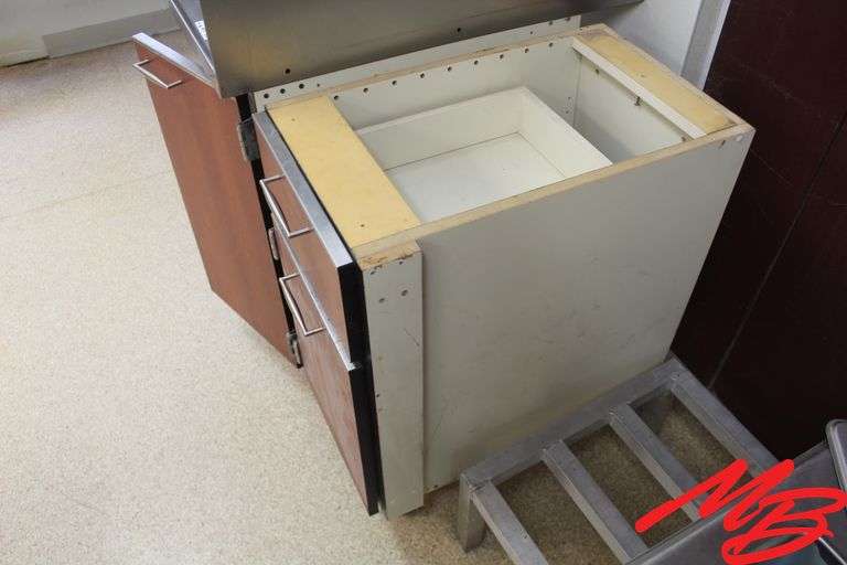 Single sink w/2 cabinets