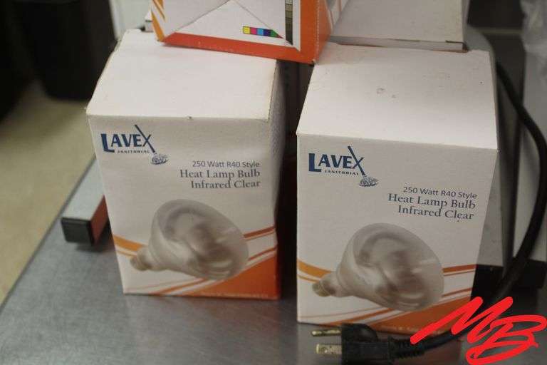 2 Chefmate Heat Lamps, dual bulb, 7 extra bulbs, 120v