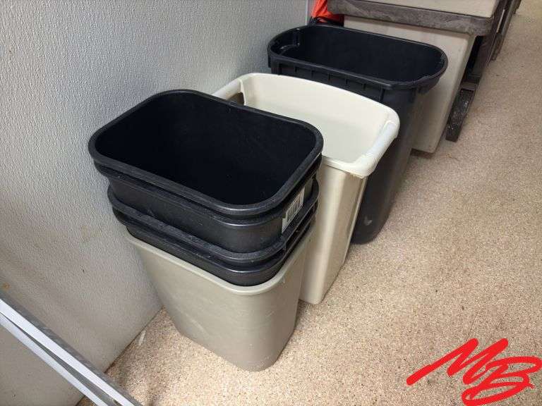 7 Plastic Trash Cans