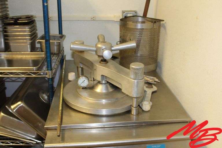 Ballantyne SS Pressurized Fry Kettle On Casters, 24"x36"x37"