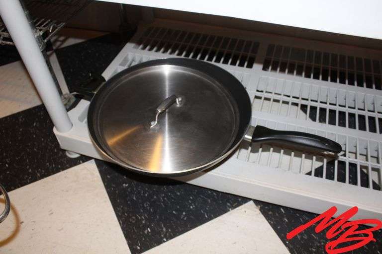 Round Serving Carafe & 14" Wok