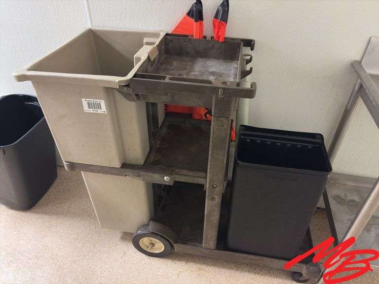 Rubbermaid Bus Cart