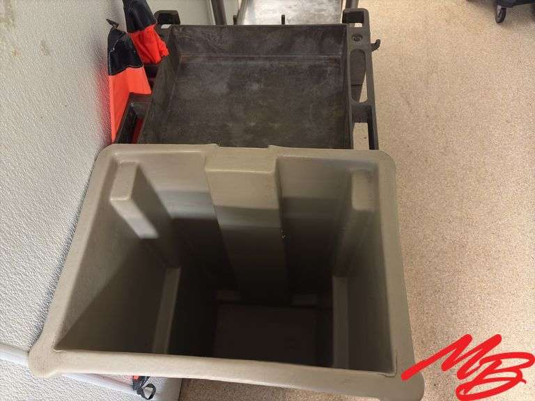 Rubbermaid Bus Cart