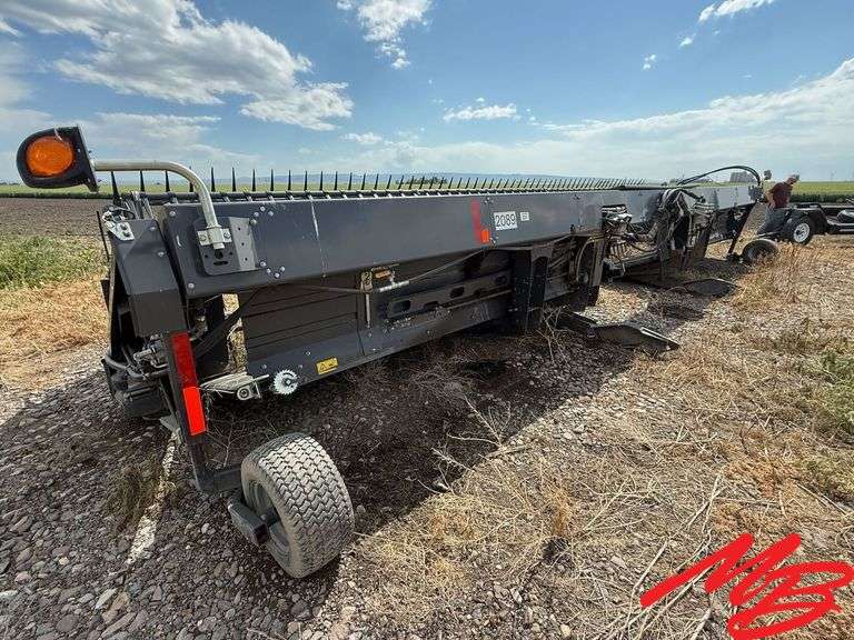 30' Massey Ferguson Draper Header w/Stud King Header Trailer